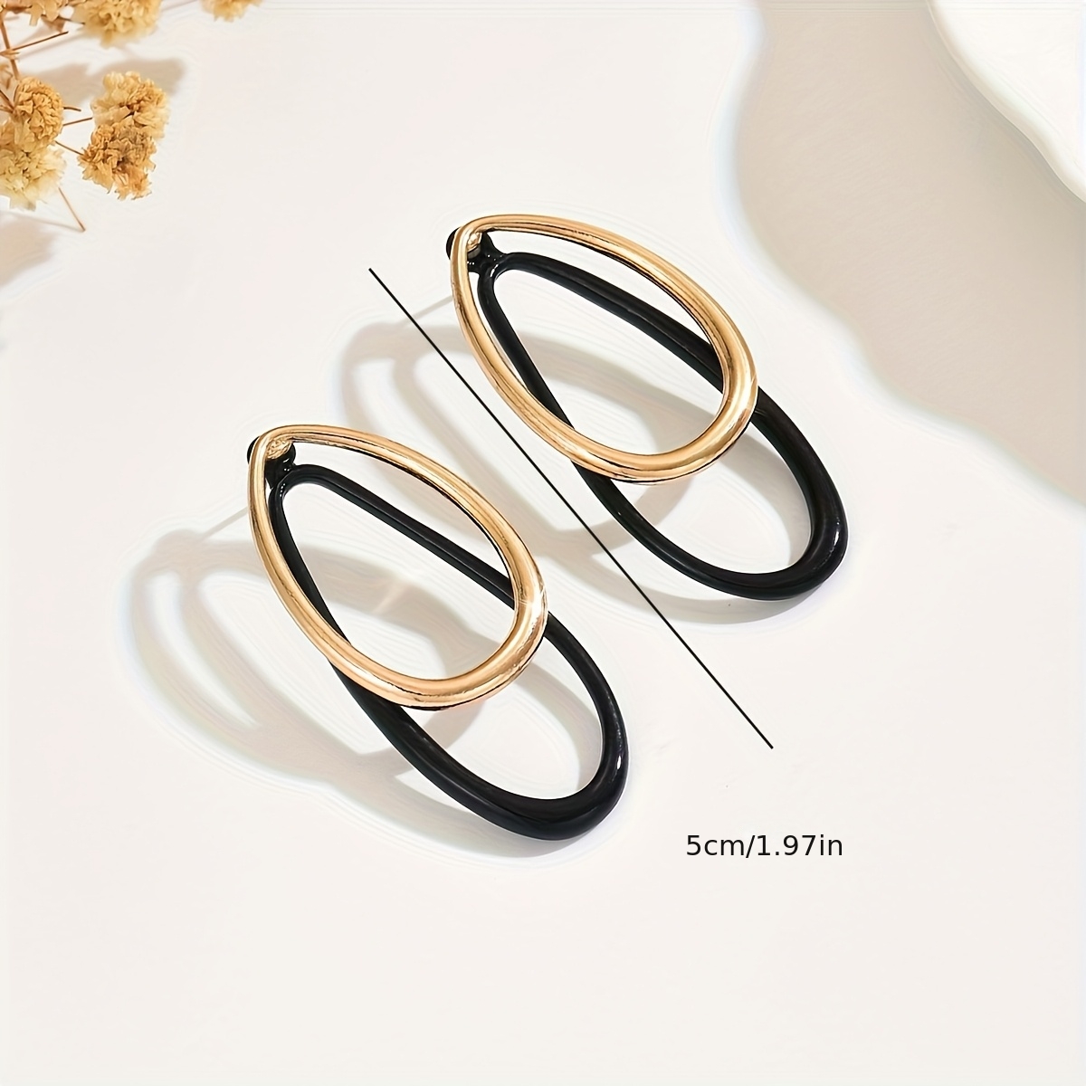 Elegant Geometric Two-Tone Openwork Teardrop Earrings
